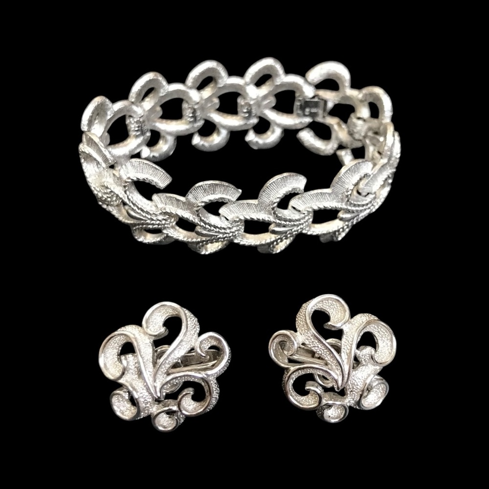 Vintage 50s 60s Crown Trifari Silver Swirl Link Bracelet & Clip On earrings Set